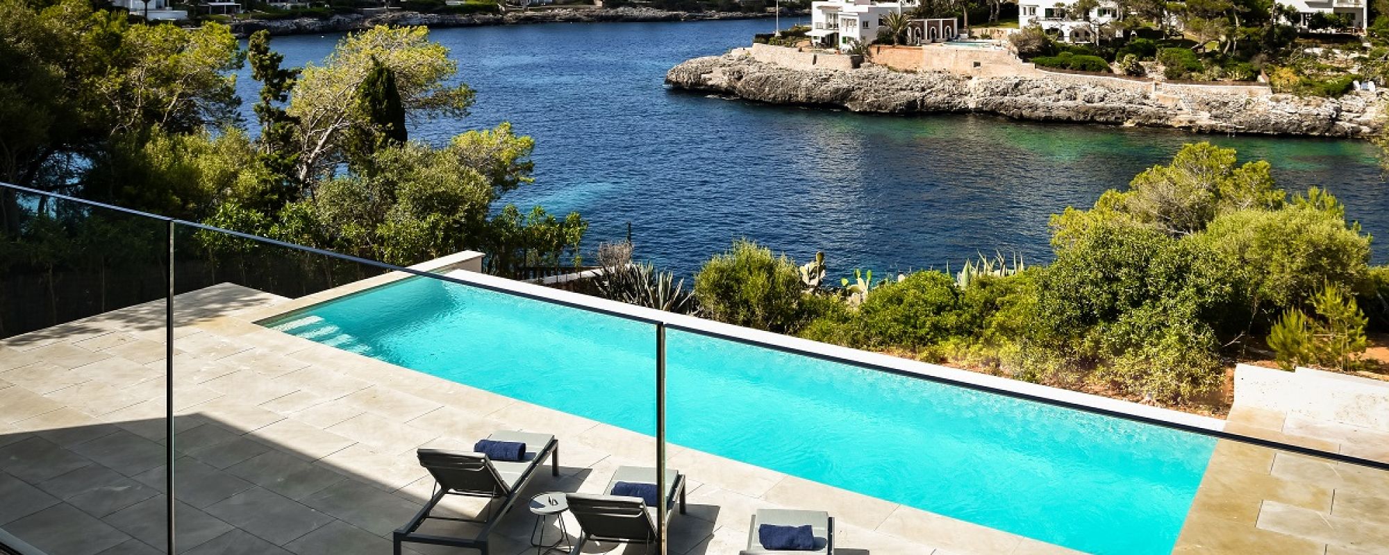 INDRUKWEKKENDE FANTASTISCHE VILLA MET ZEE TOEGANG IN CALA D`OR